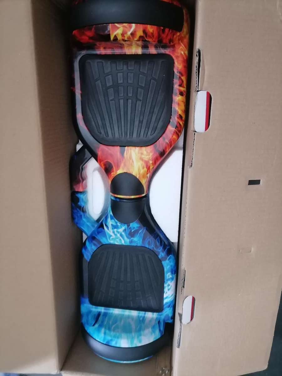 *AWESOME DEAL*SMART 6.5 INCH BALANCE BOARD WITH LED LIGHTS AND BT SPEAKER***