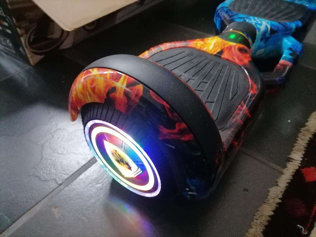 *AWESOME DEAL*SMART 6.5 INCH BALANCE BOARD WITH LED LIGHTS AND BT SPEAKER***