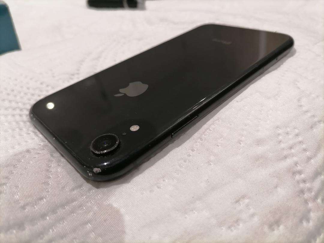 APPLE IPHONE XS IN BOX*NOT POWERING ON, EXCELLENT CONDITION*SOLD AS IS*