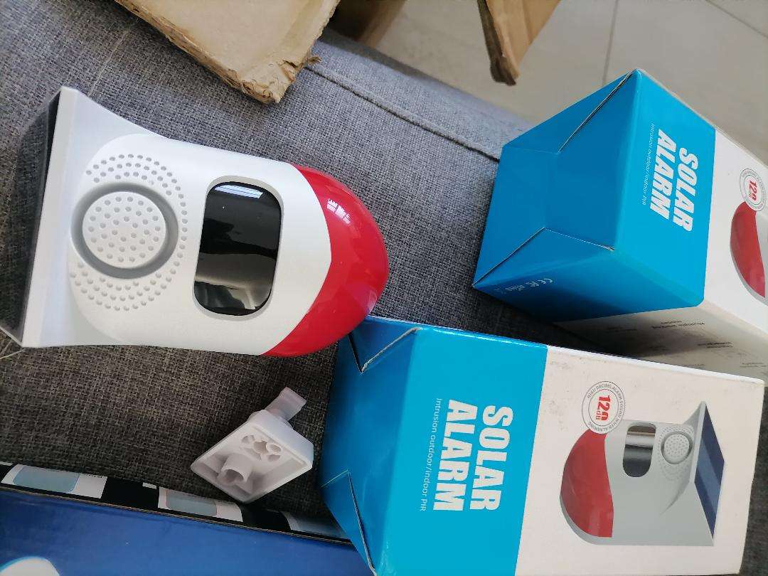 **LOT OF NEW ELECTRONICS*SOLAR MOTION ALARMS,CAMING LAMP,USB FAN,DIGITAL SCALE,TEMP/CLOCK*