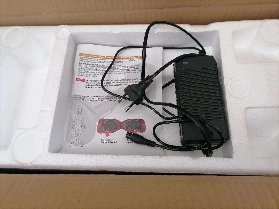 *BRAND NEW SMART 6.5 INCH BALANCE BOARD WITH LED LIGHTS AND BT SPEAKER IN BOX**