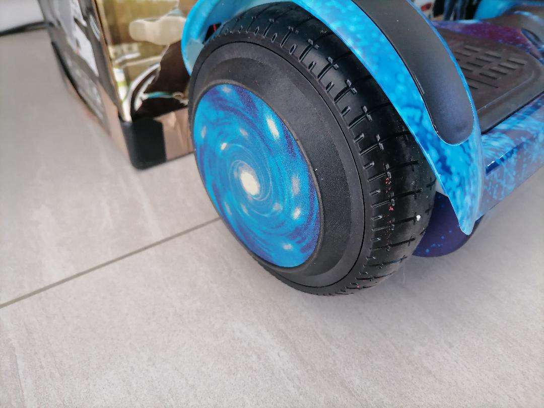 *BRAND NEW SMART 6.5 INCH BALANCE BOARD WITH LED LIGHTS AND BT SPEAKER IN BOX**