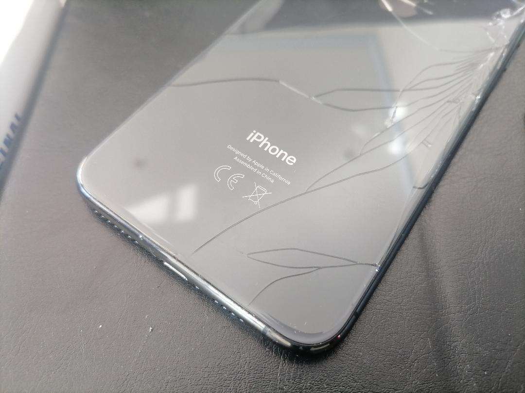 LOT OF APPLE PHONE, TABLET,NEW PHONE COVERS , ETC, ONE BID FOR THE LOT*