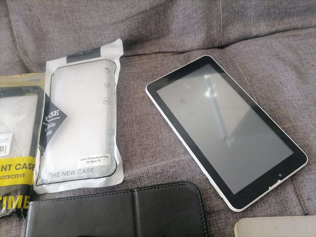 LOT OF APPLE PHONE, TABLET,NEW PHONE COVERS , ETC, ONE BID FOR THE LOT*