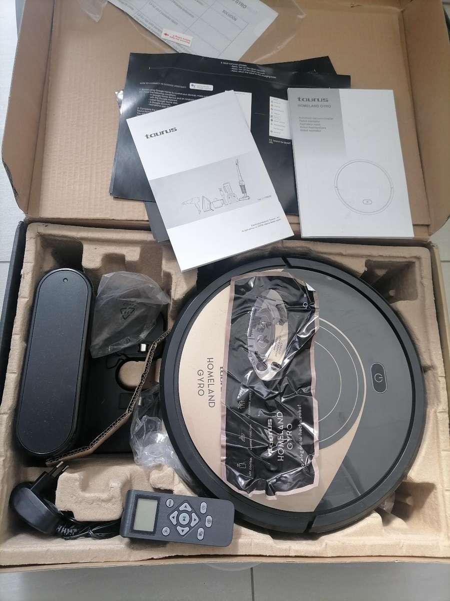 TAURUS HOMELANDER SMART ROBOT VACUUM IN BOX WITH CHARGE STATION, REMOTE ETC