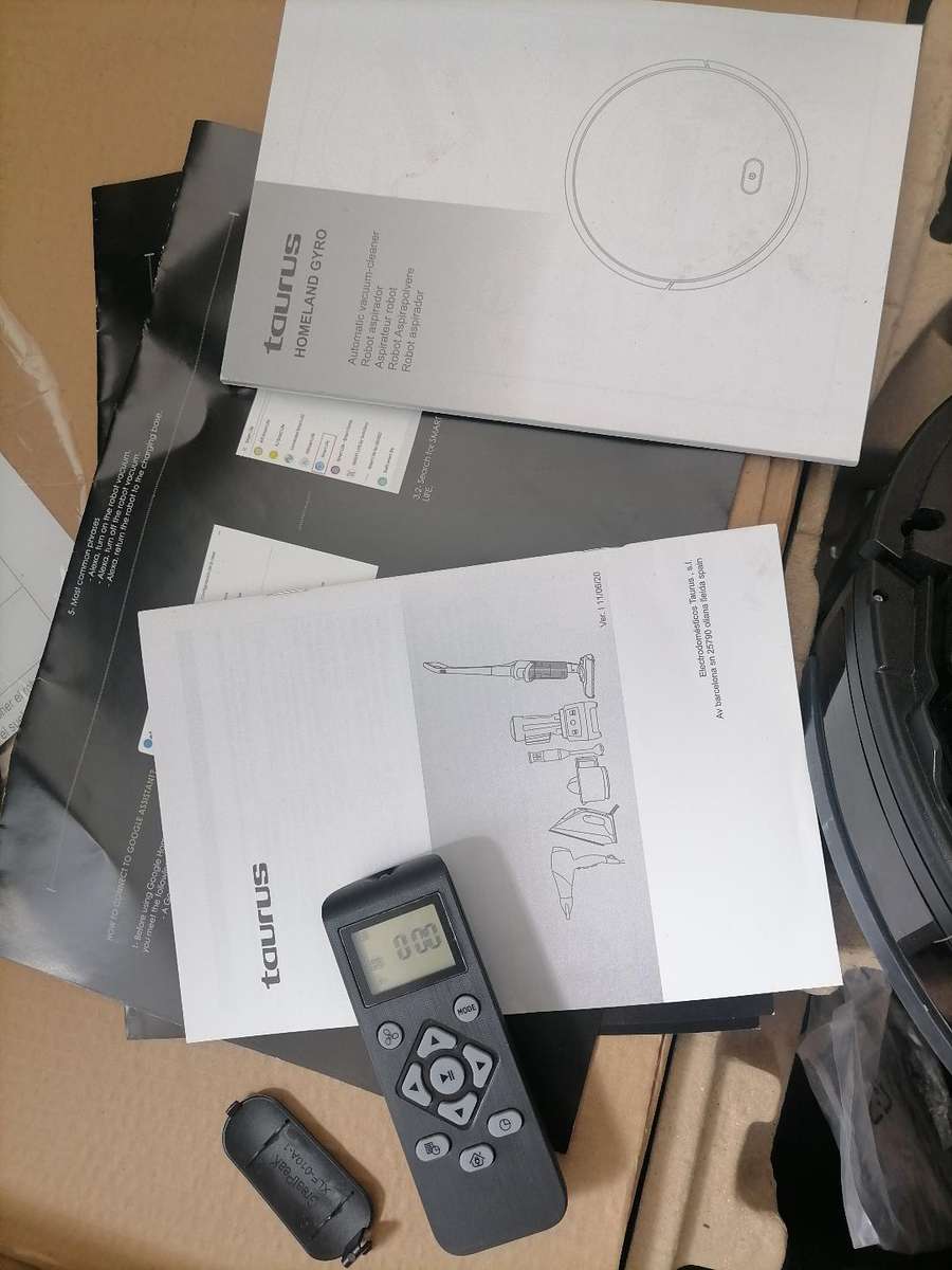 TAURUS HOMELANDER SMART ROBOT VACUUM IN BOX WITH CHARGE STATION, REMOTE ETC