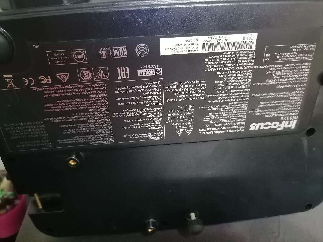 *DEFECTIVE*INFOCUS IN122A PROJECTOR*LIGHTS FLASHING*SOLD AS IS**