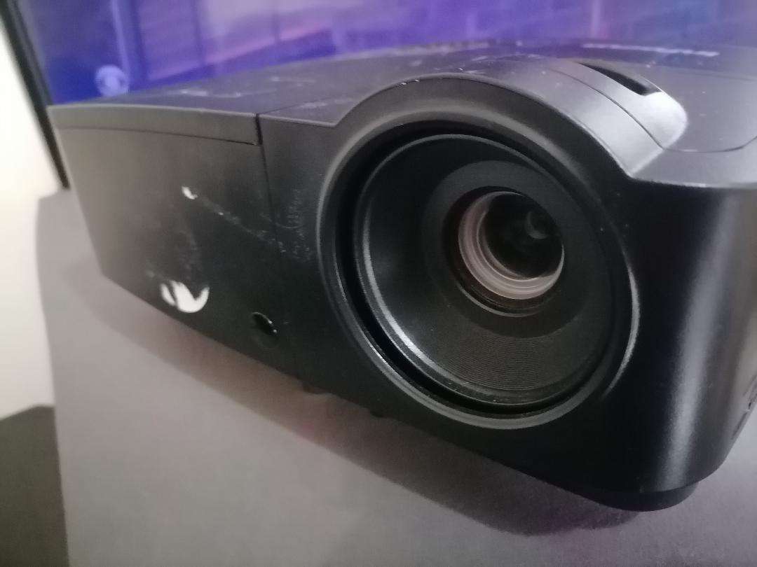 *DEFECTIVE*INFOCUS IN122A PROJECTOR*LIGHTS FLASHING*SOLD AS IS**