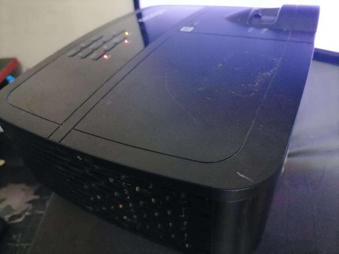 *DEFECTIVE*INFOCUS IN122A PROJECTOR*LIGHTS FLASHING*SOLD AS IS**