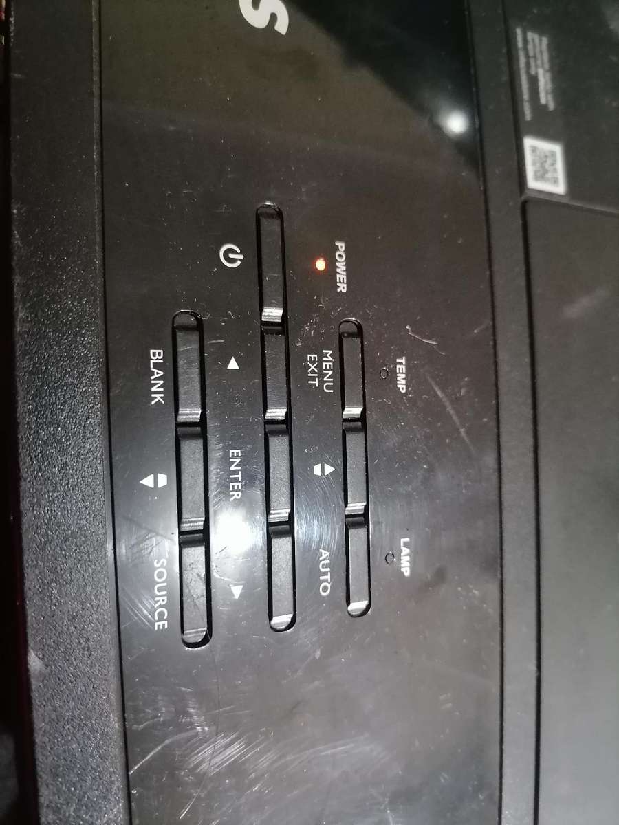 *DEFECTIVE*INFOCUS IN122A PROJECTOR*LIGHTS FLASHING*SOLD AS IS**