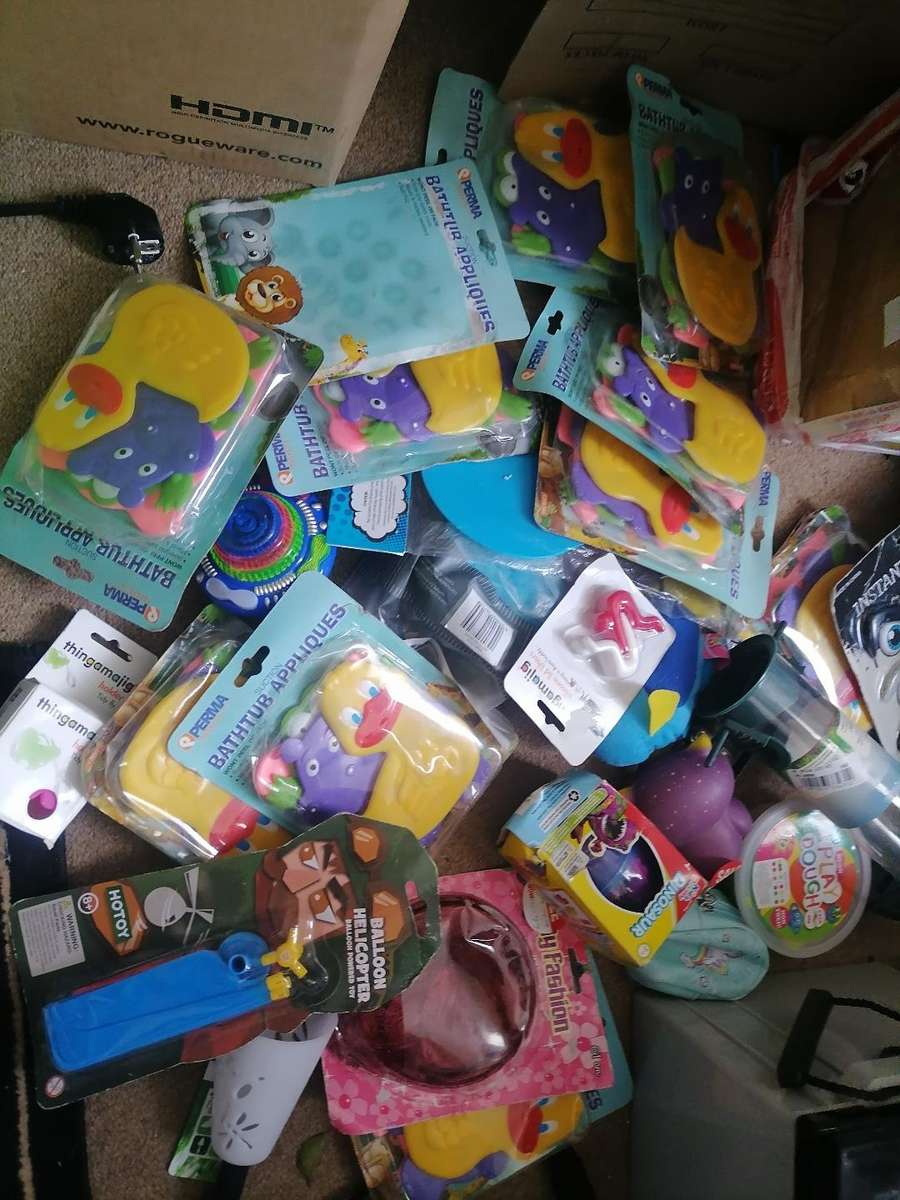 *WEEKEND SPECIAL**GIFT SHOP LIQUIDATION*LOT OF PARTY ITEMS,TOYS ETC*ONE BID FOR THE LOT*