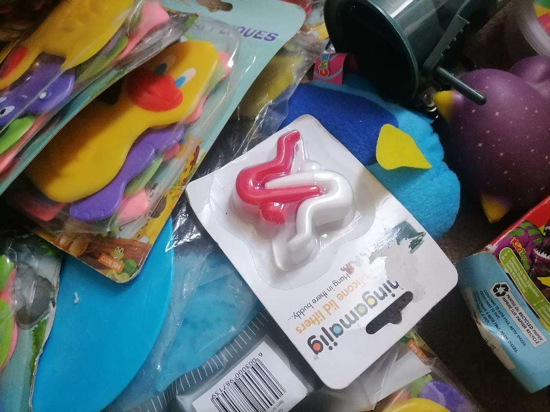 *WEEKEND SPECIAL**GIFT SHOP LIQUIDATION*LOT OF PARTY ITEMS,TOYS ETC*ONE BID FOR THE LOT*