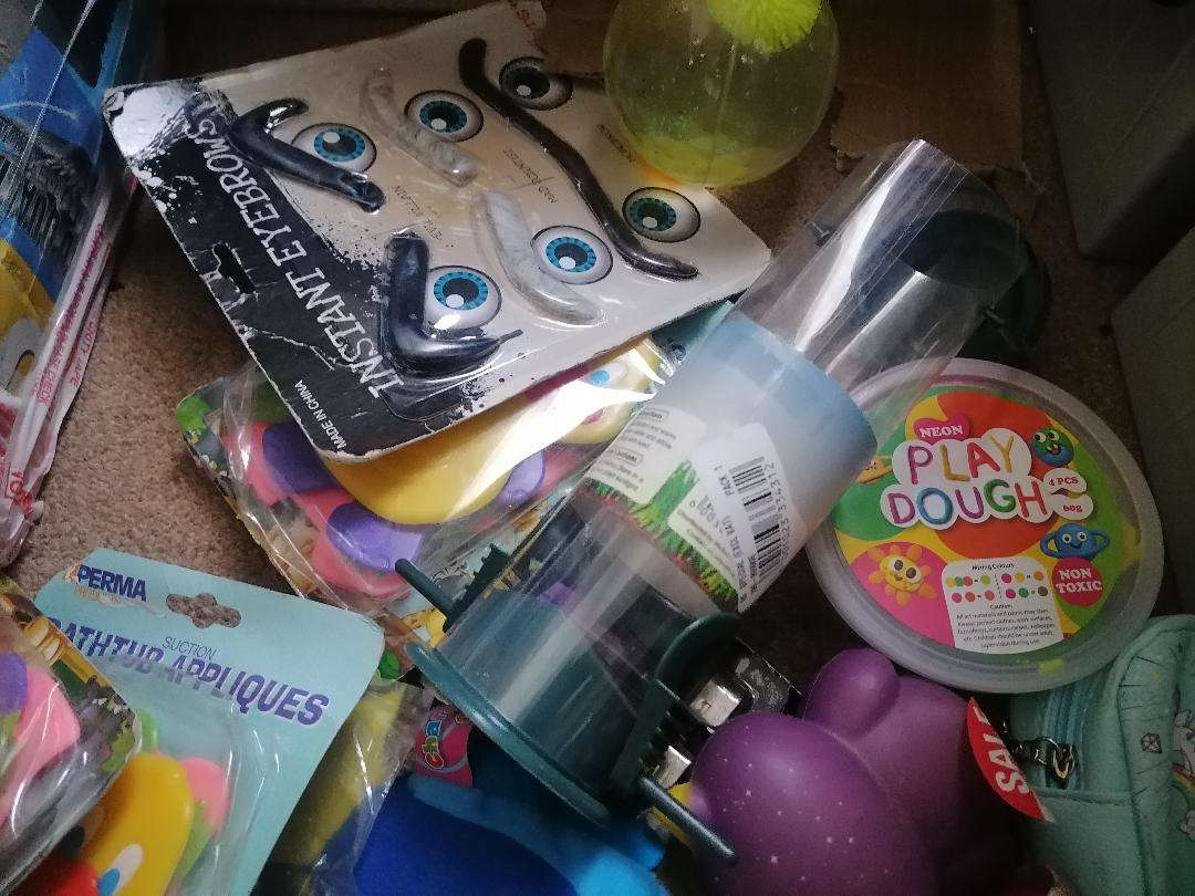 *WEEKEND SPECIAL**GIFT SHOP LIQUIDATION*LOT OF PARTY ITEMS,TOYS ETC*ONE BID FOR THE LOT*