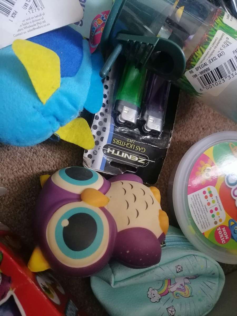 *WEEKEND SPECIAL**GIFT SHOP LIQUIDATION*LOT OF PARTY ITEMS,TOYS ETC*ONE BID FOR THE LOT*