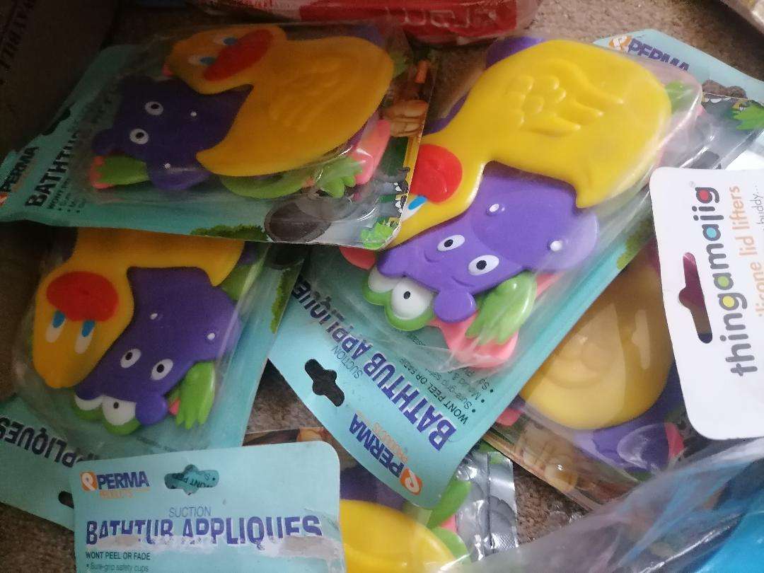 *WEEKEND SPECIAL**GIFT SHOP LIQUIDATION*LOT OF PARTY ITEMS,TOYS ETC*ONE BID FOR THE LOT*