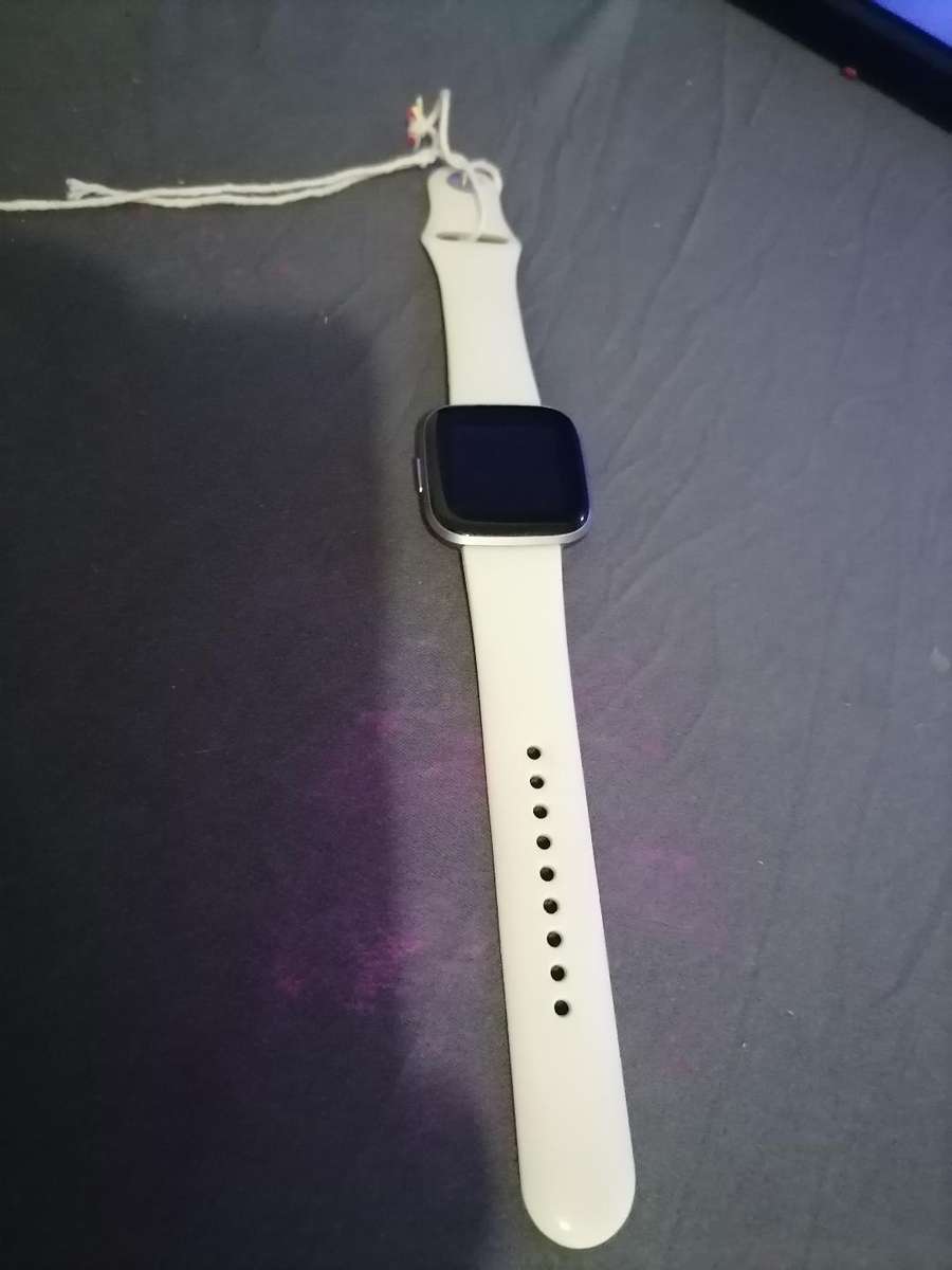 *FITBIT VERSA 2 SMART WATCH*NO CHARGER,NOT TESTED*