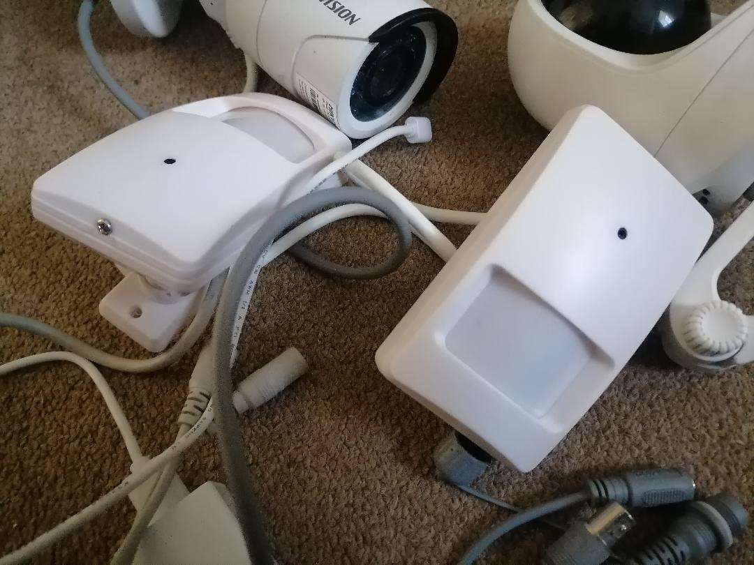 LOT CCTV CAMERAS,MOTION DETECTORS ETC*ONE BID FOR THE LOT