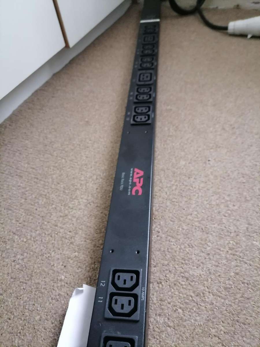 APC AP7551 PDU RACK