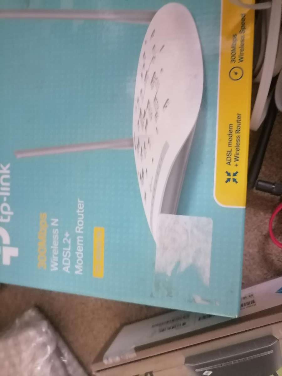 WIFI ROUTERS,CCTC CAMERA LENSES,FIBRE BOX ETC*ONE BID FOR LOT