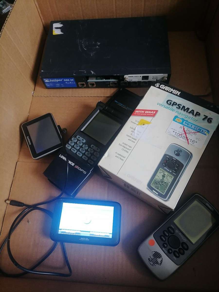 **LOT OF ELELCTRONICS*GSP DEVICES,ETHERNET SWITCH ETC*ONE BID FOR THE LOT*