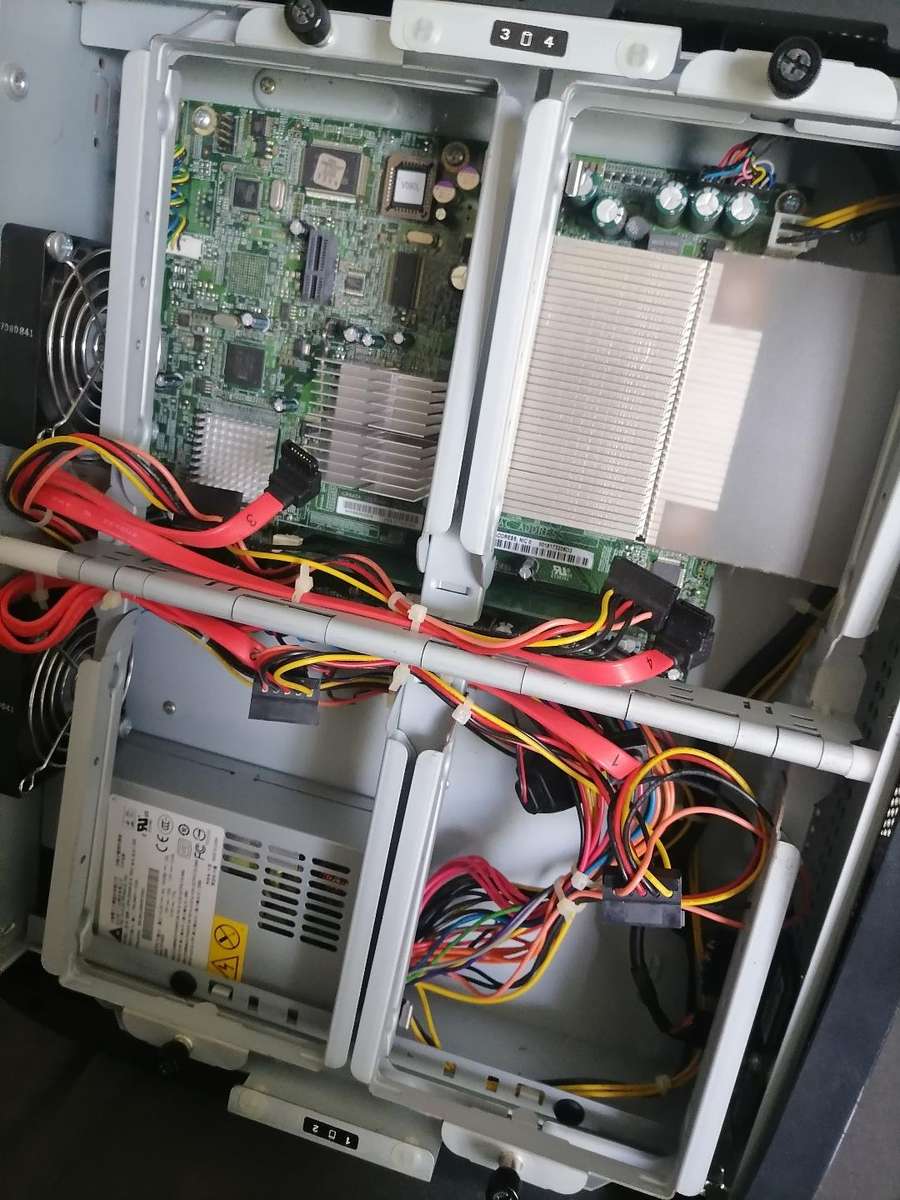 Intel Entry Storage System (SS4200-E)