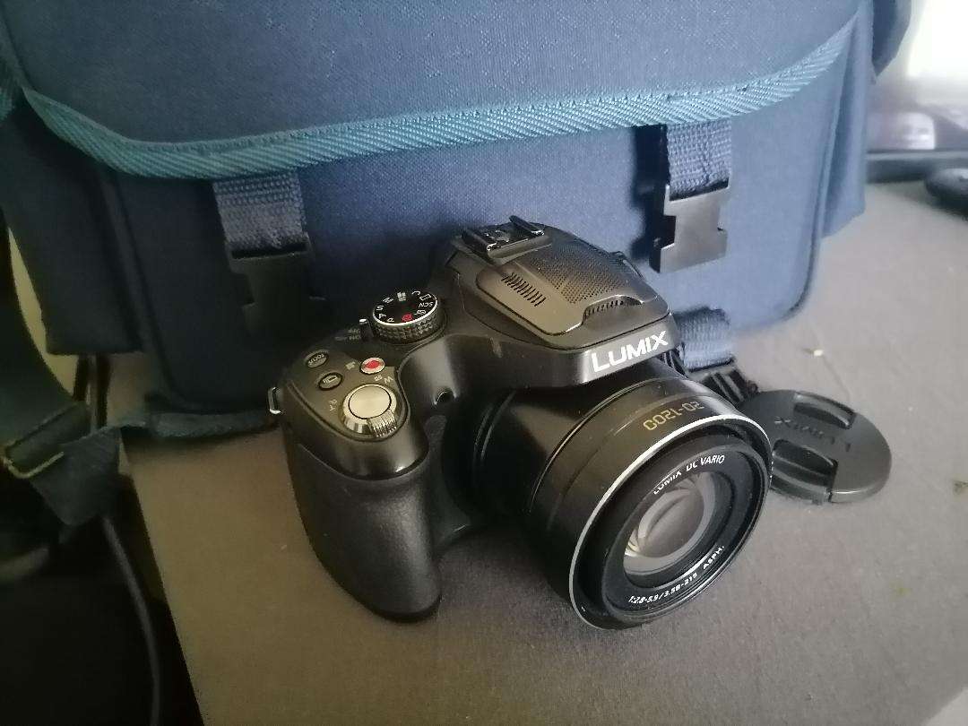 Panasonic LUMIX DMC-FZ70 16.1 MP Digital Camera, 60x Optical Image Stabilized Zoom(No charger)