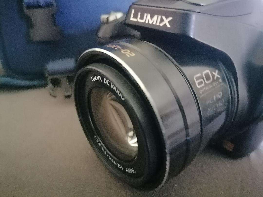 Panasonic LUMIX DMC-FZ70 16.1 MP Digital Camera, 60x Optical Image Stabilized Zoom(No charger)