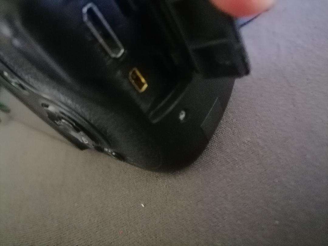 Panasonic LUMIX DMC-FZ70 16.1 MP Digital Camera, 60x Optical Image Stabilized Zoom(No charger)