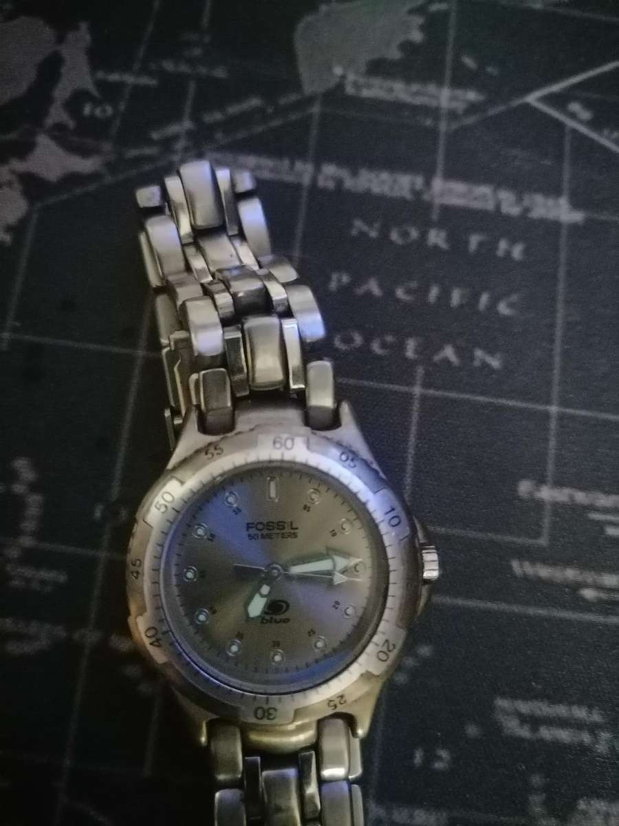 *FOSSIL BLUE WATCH*UNISEX*BATTERY NEEDS REPLACE**