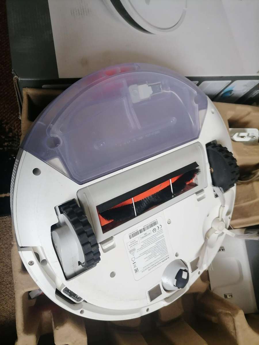 **XIOMI E10 SMART ROBOT VAC/MOP,CHARGING STATION IN BOX***