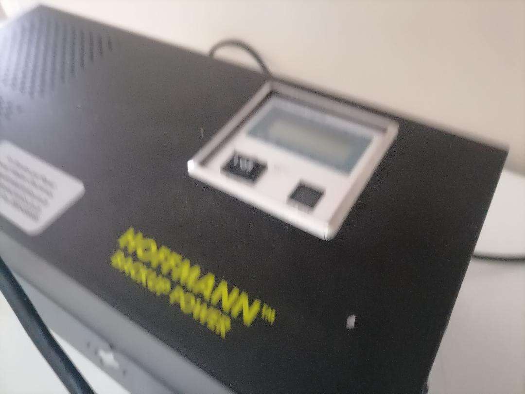 HOFFMAN BACKUP POWER INVERTER. INVISIMO-3200/2000W 24 VAULT*WORKING*