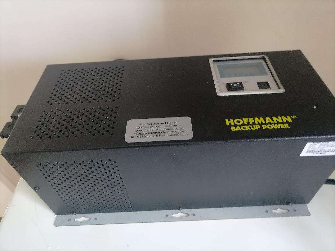 HOFFMAN BACKUP POWER INVERTER. INVISIMO-3200/2000W 24 VAULT*WORKING*