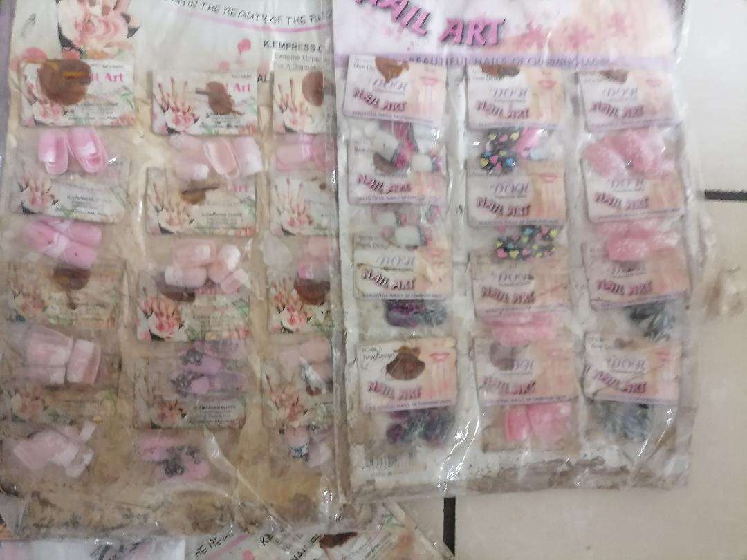 LOT OF OVER 400 X NAIL ART SETS*PACKAGING DAMAGED IN WARHOUSE*PRODUCT STILL 100S*
