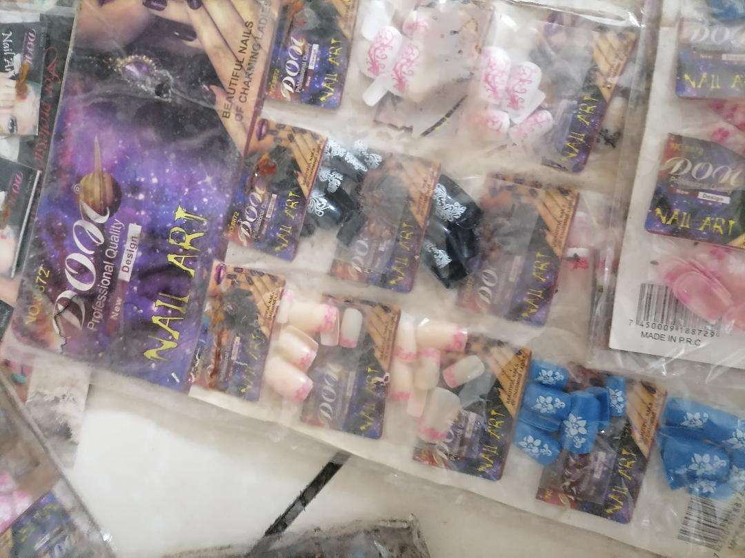 LOT OF OVER 400 X NAIL ART SETS*PACKAGING DAMAGED IN WARHOUSE*PRODUCT STILL 100S*