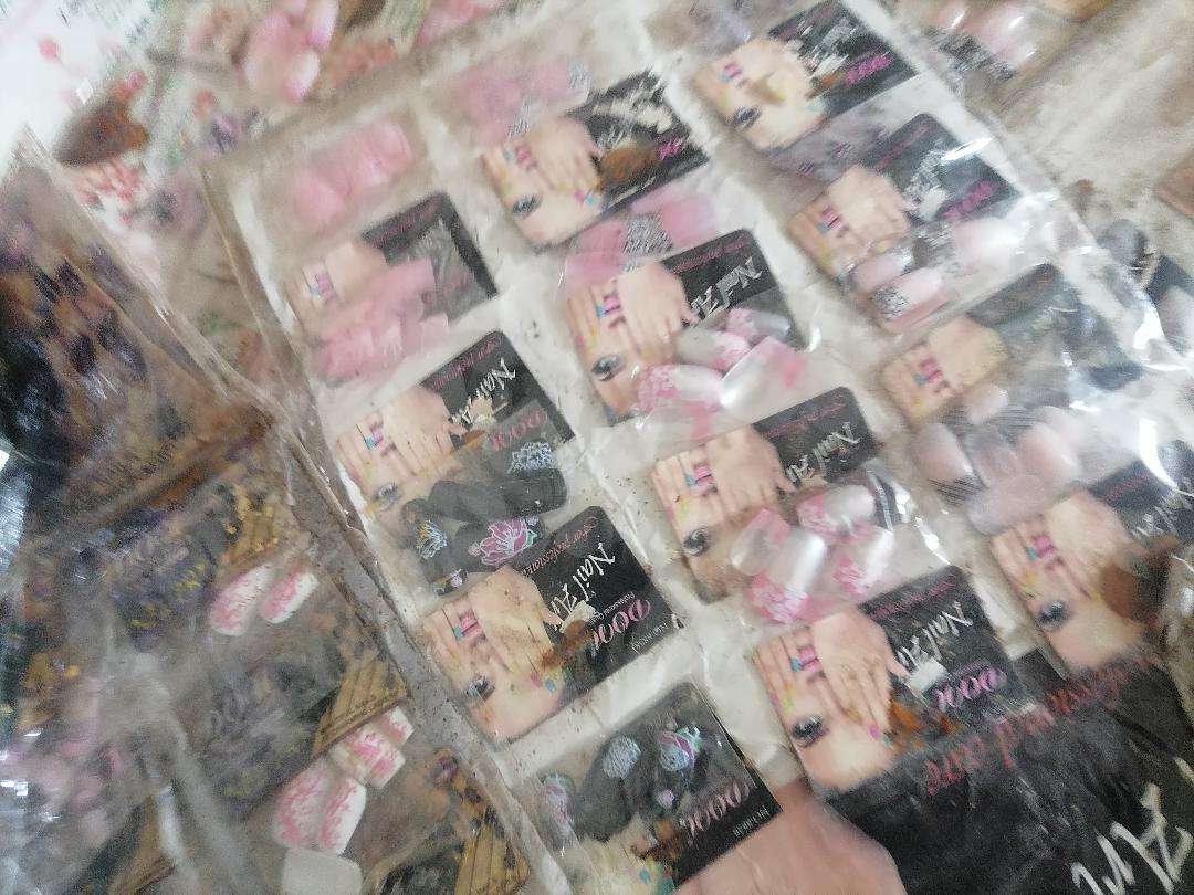 LOT OF OVER 400 X NAIL ART SETS*PACKAGING DAMAGED IN WARHOUSE*PRODUCT STILL 100S*
