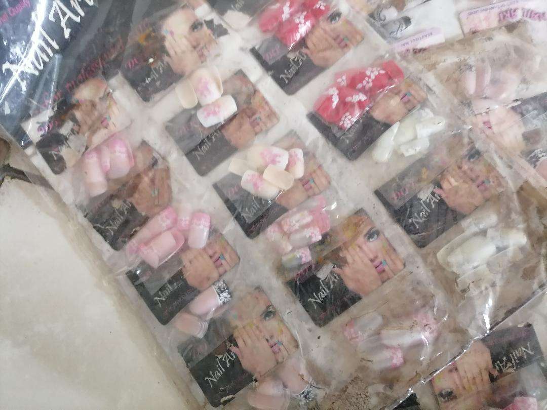 LOT OF OVER 400 X NAIL ART SETS*PACKAGING DAMAGED IN WARHOUSE*PRODUCT STILL 100S*