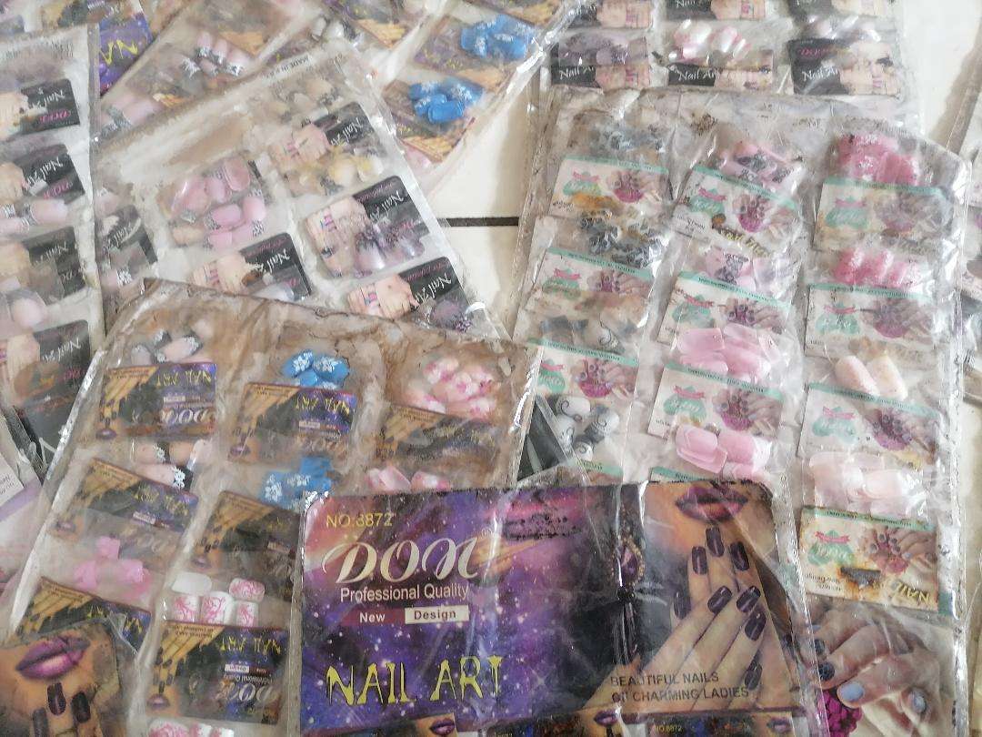 LOT OF OVER 400 X NAIL ART SETS*PACKAGING DAMAGED IN WARHOUSE*PRODUCT STILL 100S*