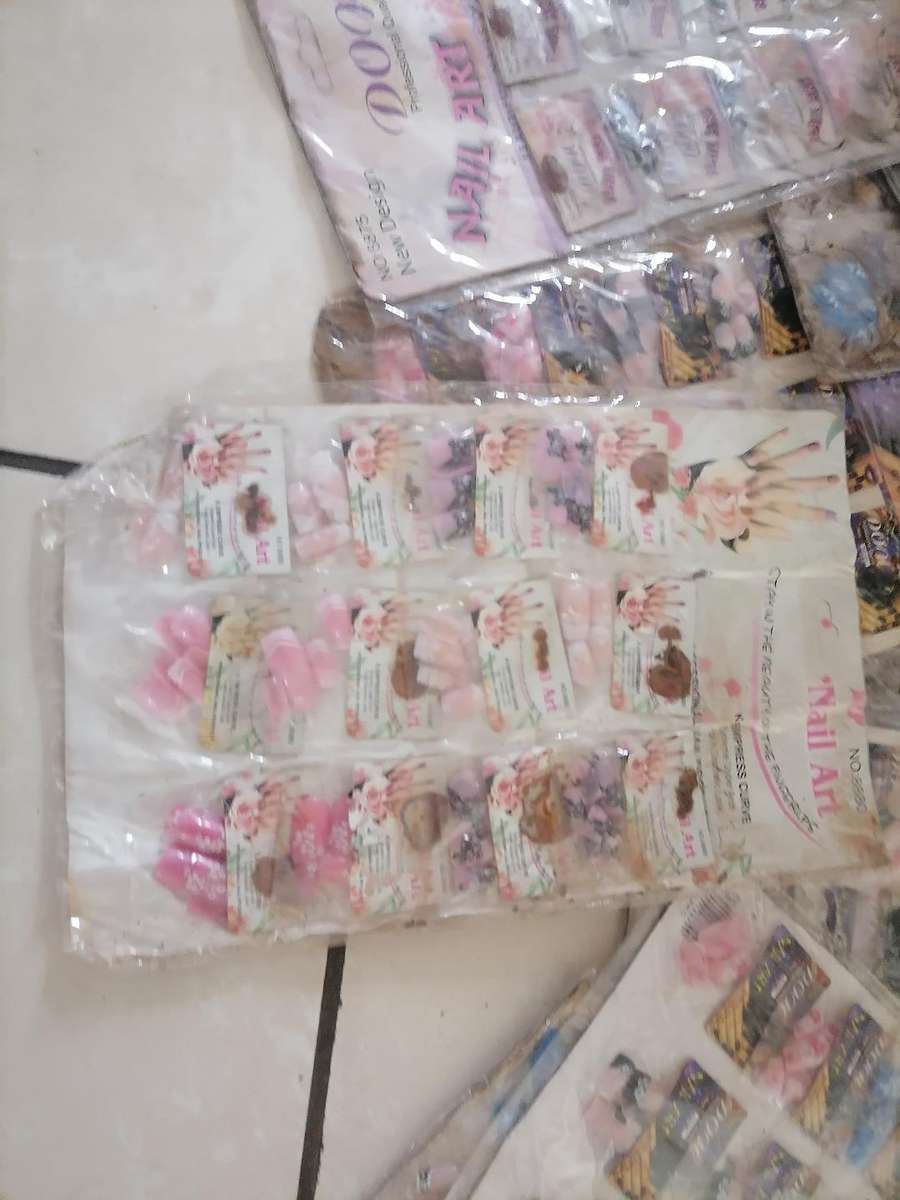 LOT OF OVER 400 X NAIL ART SETS*PACKAGING DAMAGED IN WARHOUSE*PRODUCT STILL 100S*