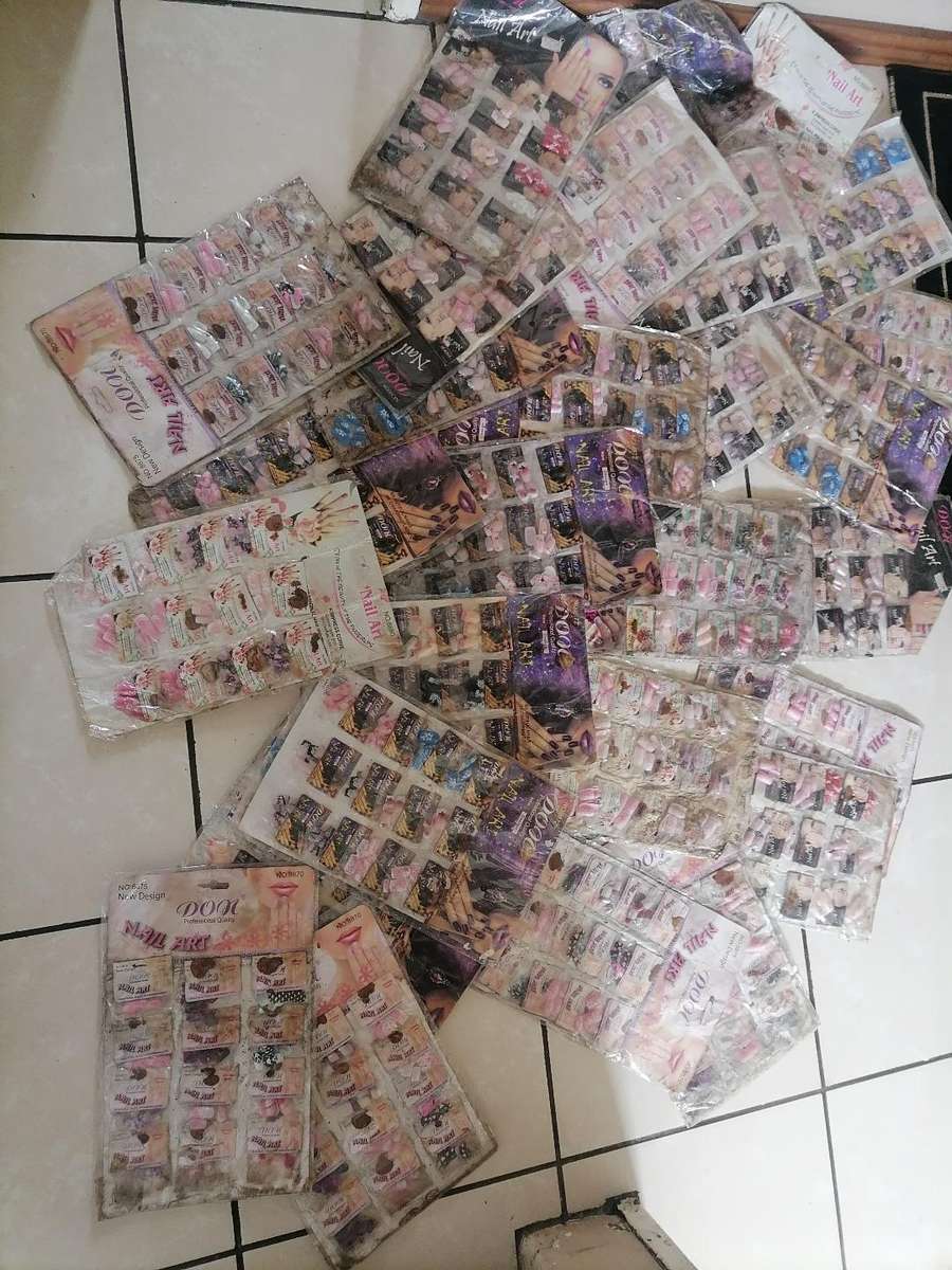 LOT OF OVER 400 X NAIL ART SETS*PACKAGING DAMAGED IN WARHOUSE*PRODUCT STILL 100S*