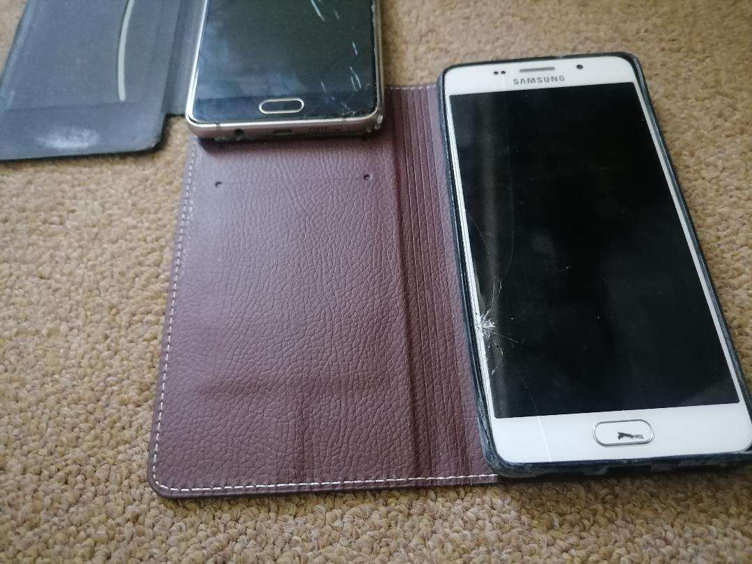 2 x Defective Samsung A5 Cell Phones - One Bid for Both