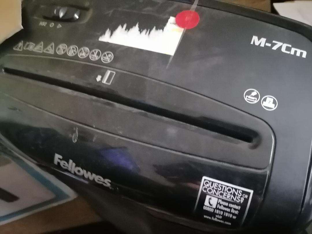 Lot of 2 x Defective Paper Shredders - HP and Fellowes - One Bid for Both