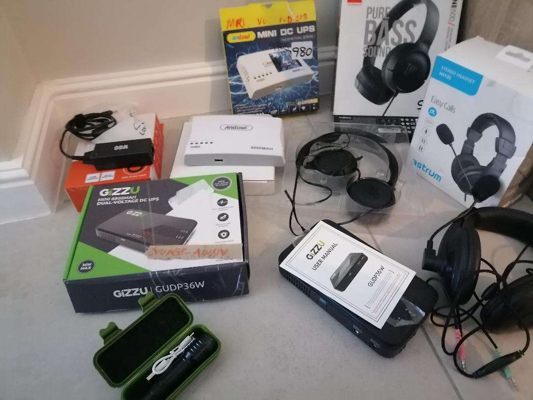 Lot of defective electronics - one bid for the lot as per pics