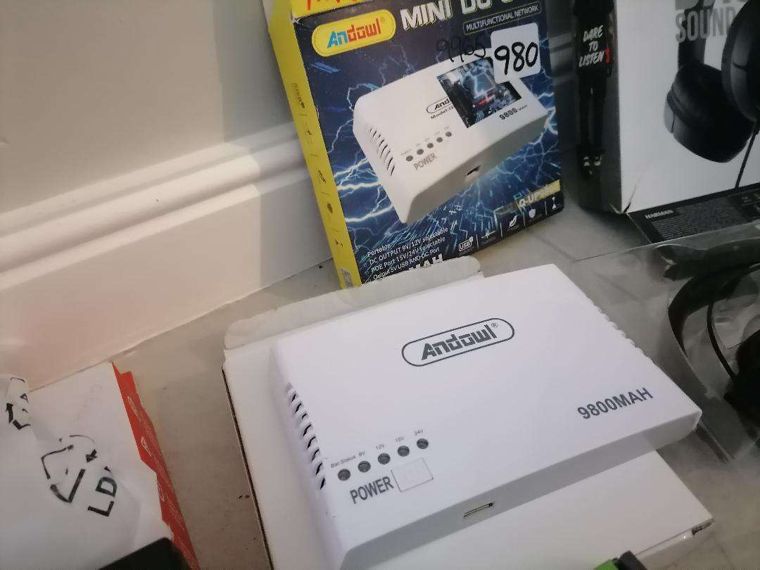 Lot of defective electronics - one bid for the lot as per pics