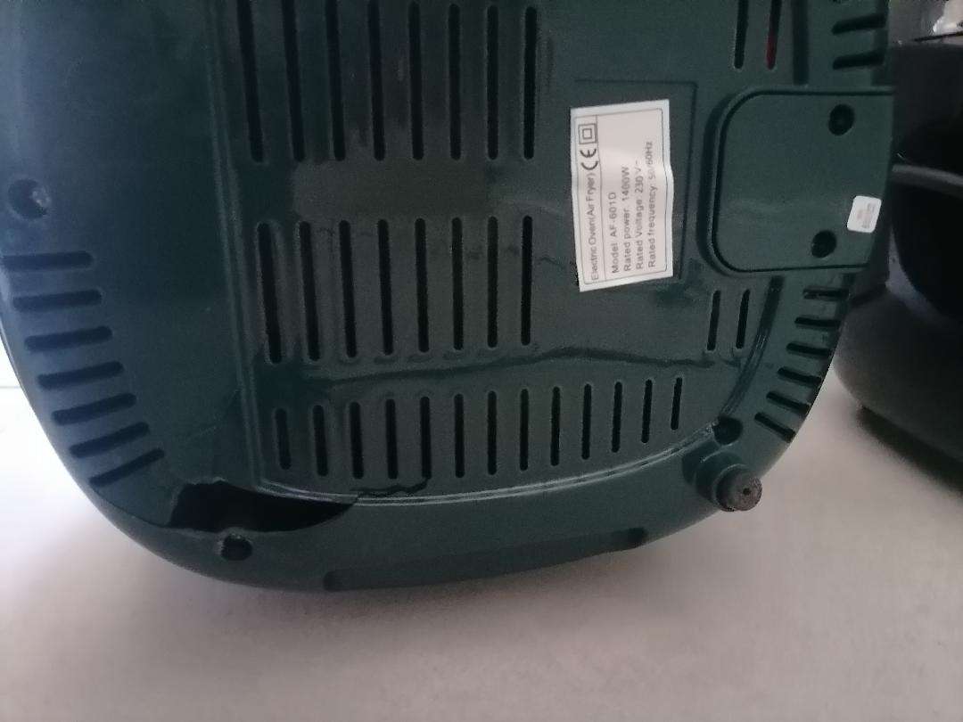 *LOT OF 2 X DEFECTIVE REICH AIR FRYERS*ONE BID FOR BOTH*THEY DO NOT POWER ON
