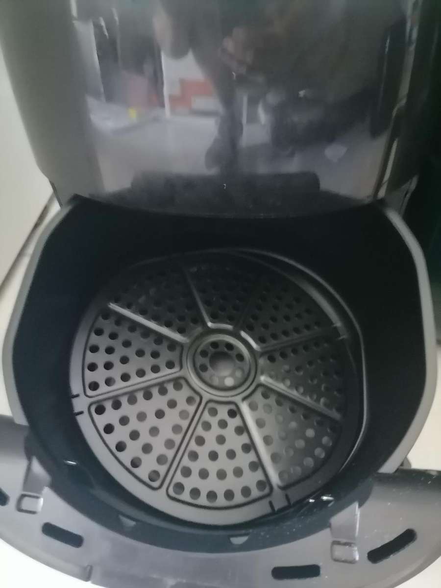 *LOT OF 2 X DEFECTIVE REICH AIR FRYERS*ONE BID FOR BOTH*THEY DO NOT POWER ON