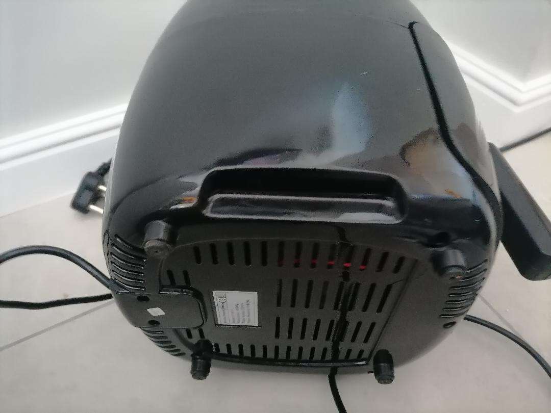 *LOT OF 2 X DEFECTIVE REICH AIR FRYERS*ONE BID FOR BOTH*THEY DO NOT POWER ON