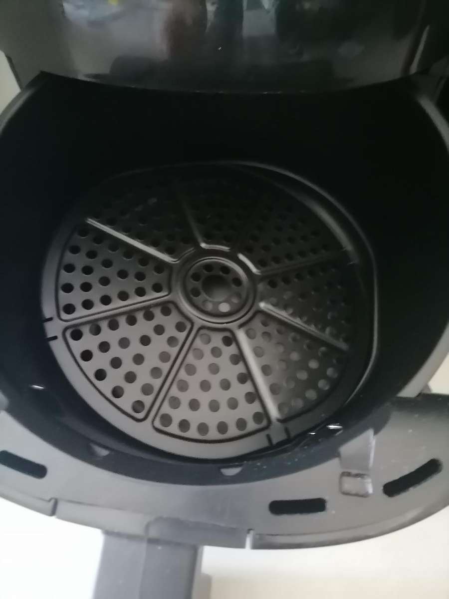 *LOT OF 2 X DEFECTIVE REICH AIR FRYERS*ONE BID FOR BOTH*THEY DO NOT POWER ON