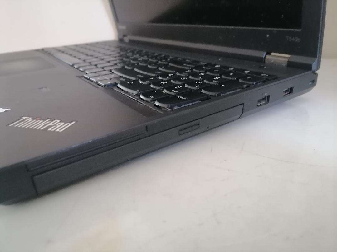 *i7 LENOVO THINKPAD T540P LAPTOP*POWERS ON AND OFF*SOLD AS IS**