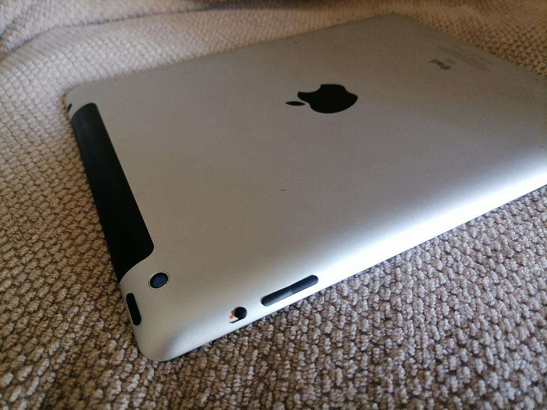 Apple iPad A1430 10 INCH,WIFI AND 4G*LIQUIDATION ITEM, SOLD AS IS**