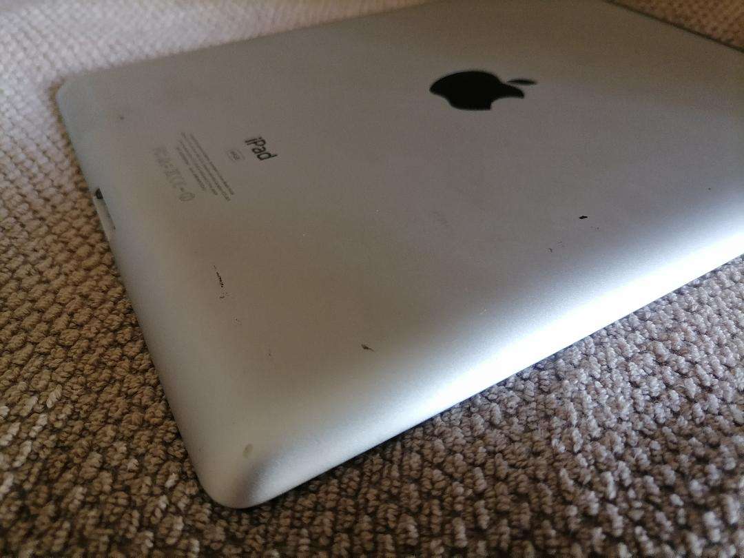 Apple iPad A1430 10 INCH,WIFI AND 4G*LIQUIDATION ITEM, SOLD AS IS**